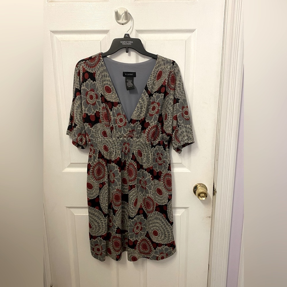 Grey and red patterned short sleeve dress.